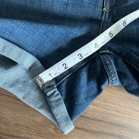 Levi’s Mid Length Size 25 Denim Shorts - Picture 6 of 12